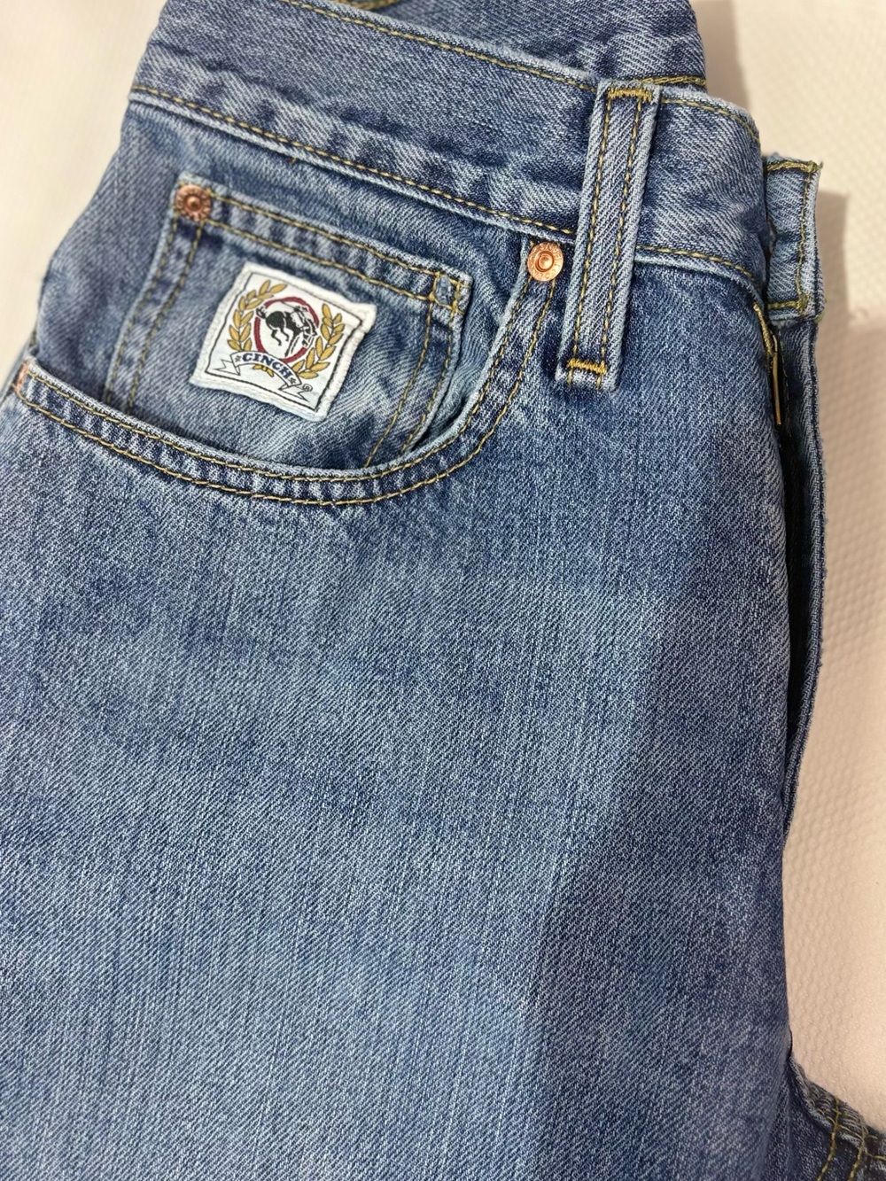 Cinch Light Blue Relaxed Men’s Jeans with Crest Patch